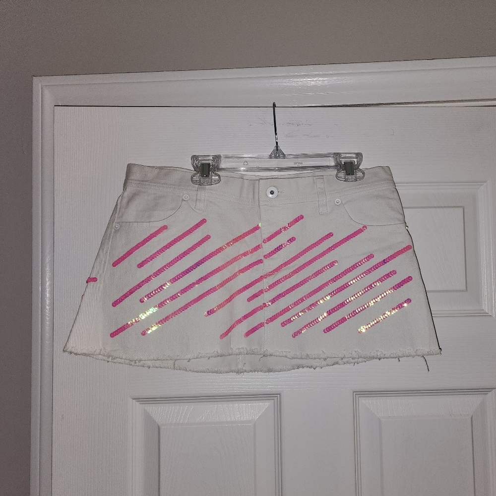 Women's White Denim Mini Skirt Sz 6 Victoria's Secret Vintage Y2K Pink Sequins